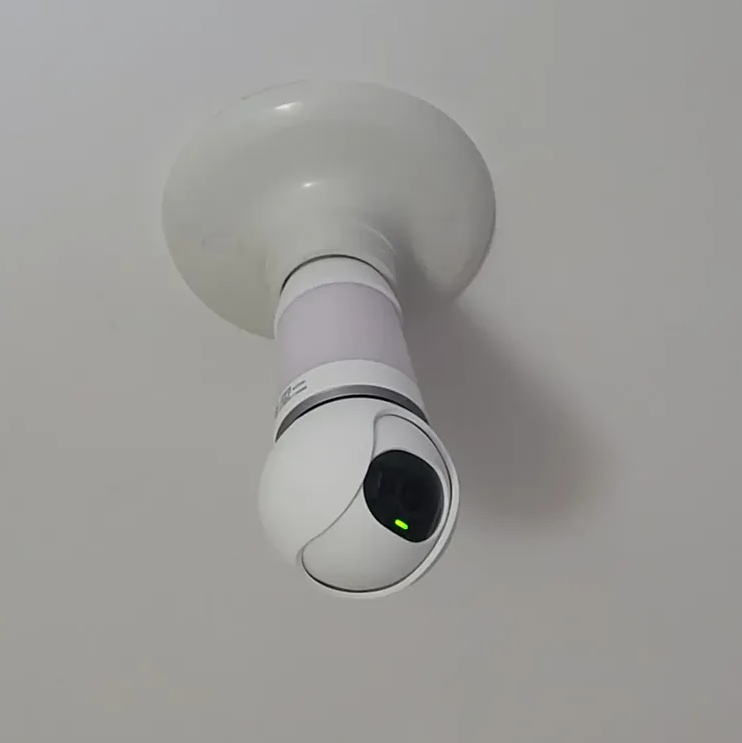 camera dentro da lampada